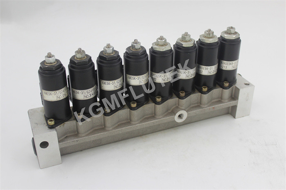 Montaje hidráulico de acero YN35V00047F1 de la válvula electromagnética para el excavador de KOBELCO